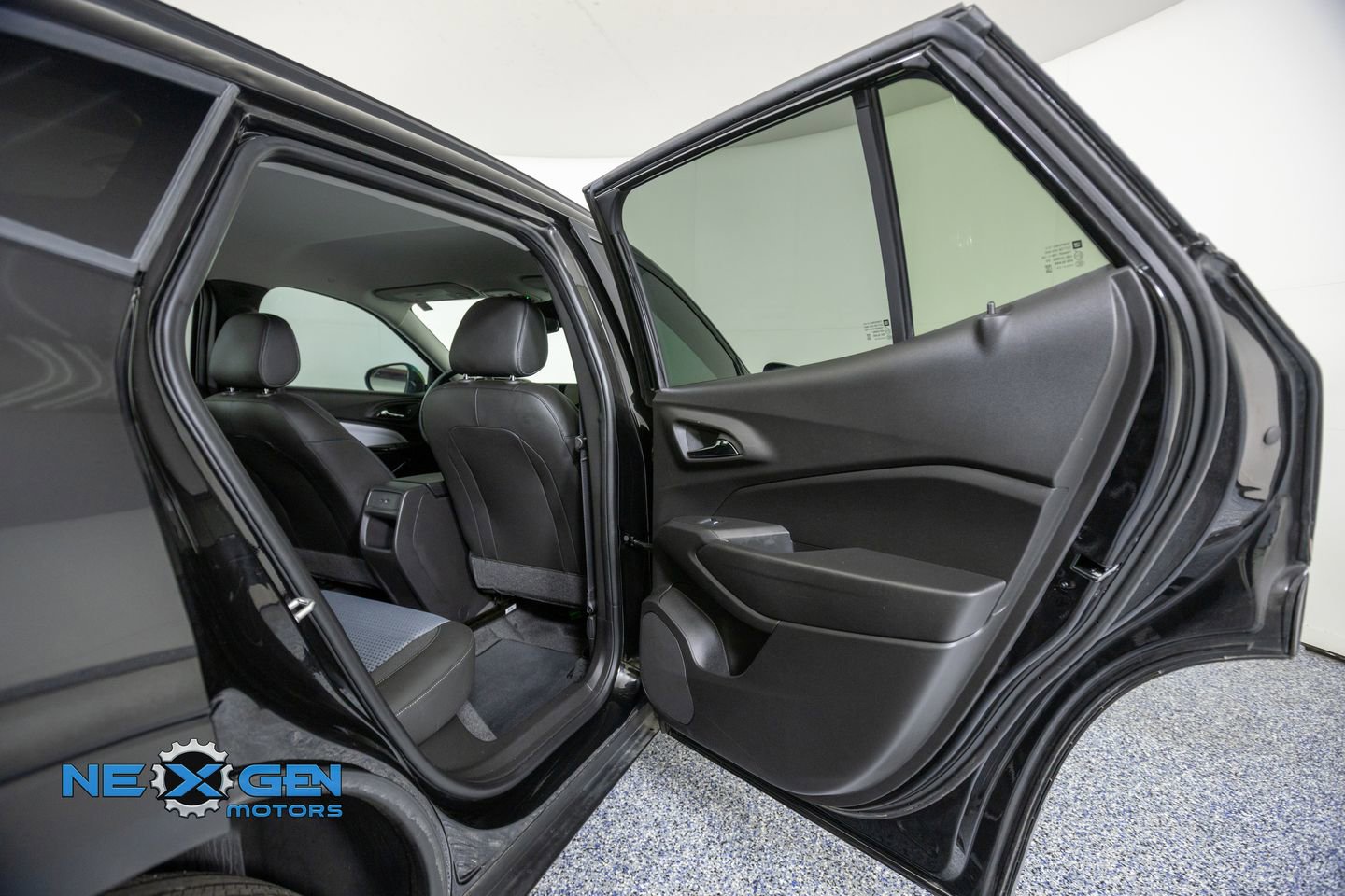 Used 2025 Chevrolet Trax LT w/ Driver Confidence Package FWD image 34