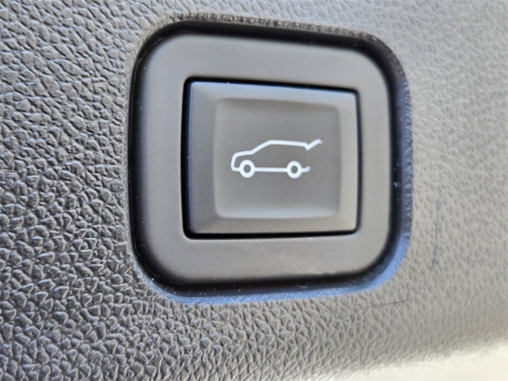 Used 2025 Chevrolet Traverse LT image 18