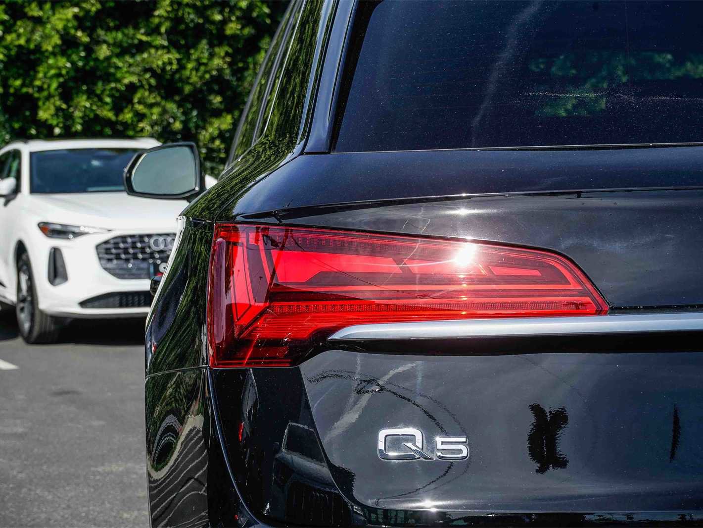 Used 2023 Audi Q5 2.0T Premium w/ Convenience Package image 9