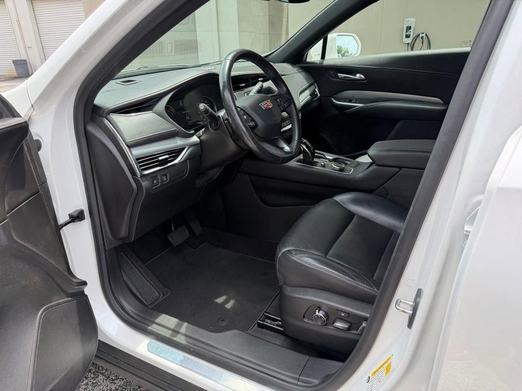 Used 2020 Cadillac XT4 Premium Luxury FWD image 12
