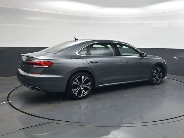 Used 2021 Volkswagen Passat 2.0T SE image 4