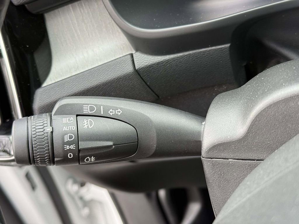 Used 2023 Volvo XC40 B5 Plus w/ Driver Assist Package image 27