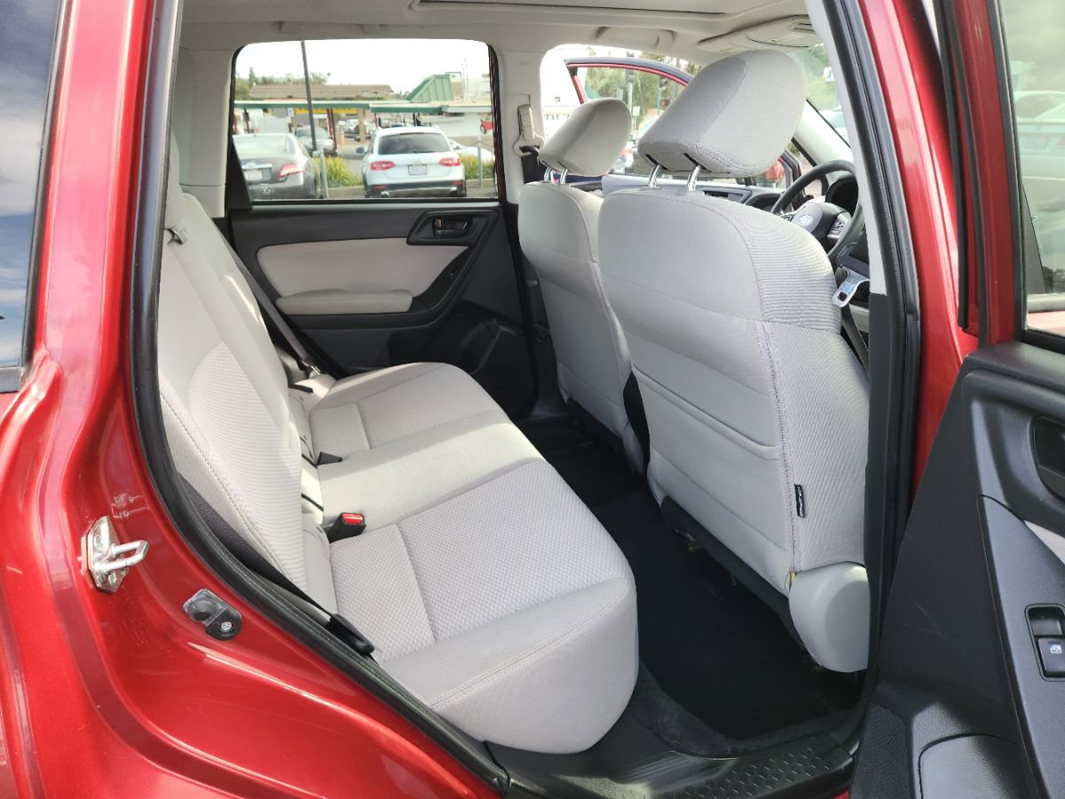 Used 2016 Subaru Forester 2.5i Premium image 12