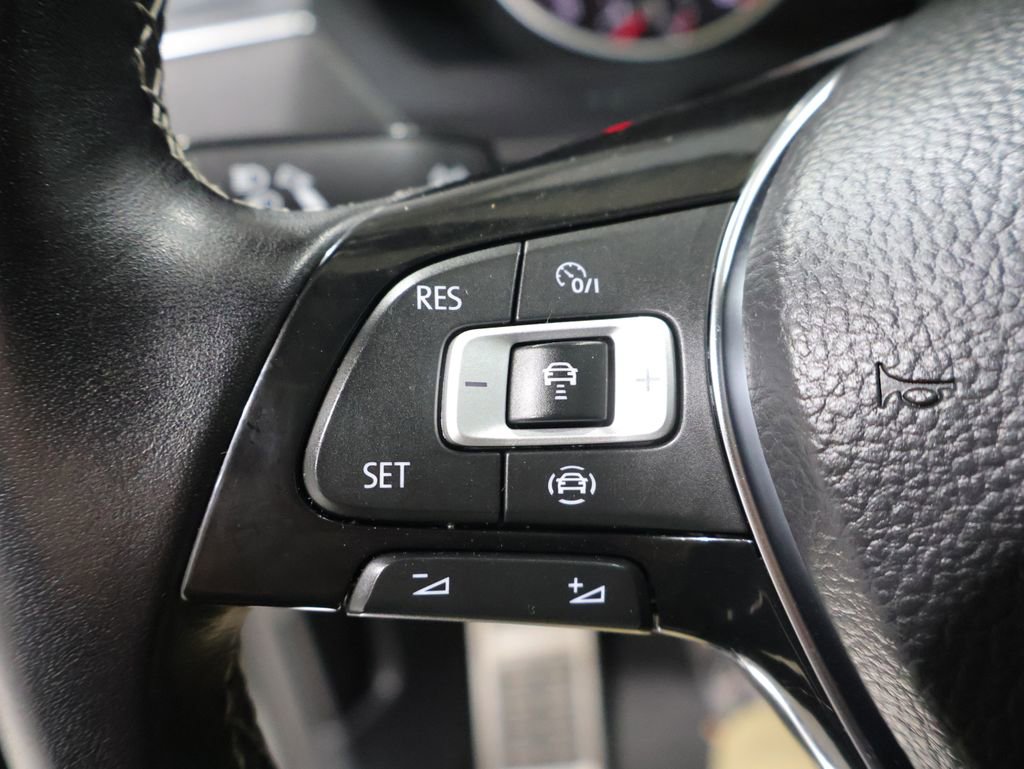 Used 2021 Volkswagen Tiguan SE R-Line image 36