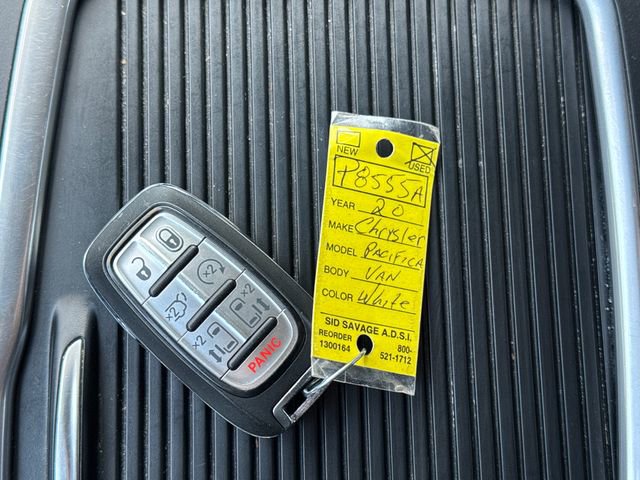 Used 2020 Chrysler Pacifica Touring-L FWD image 29