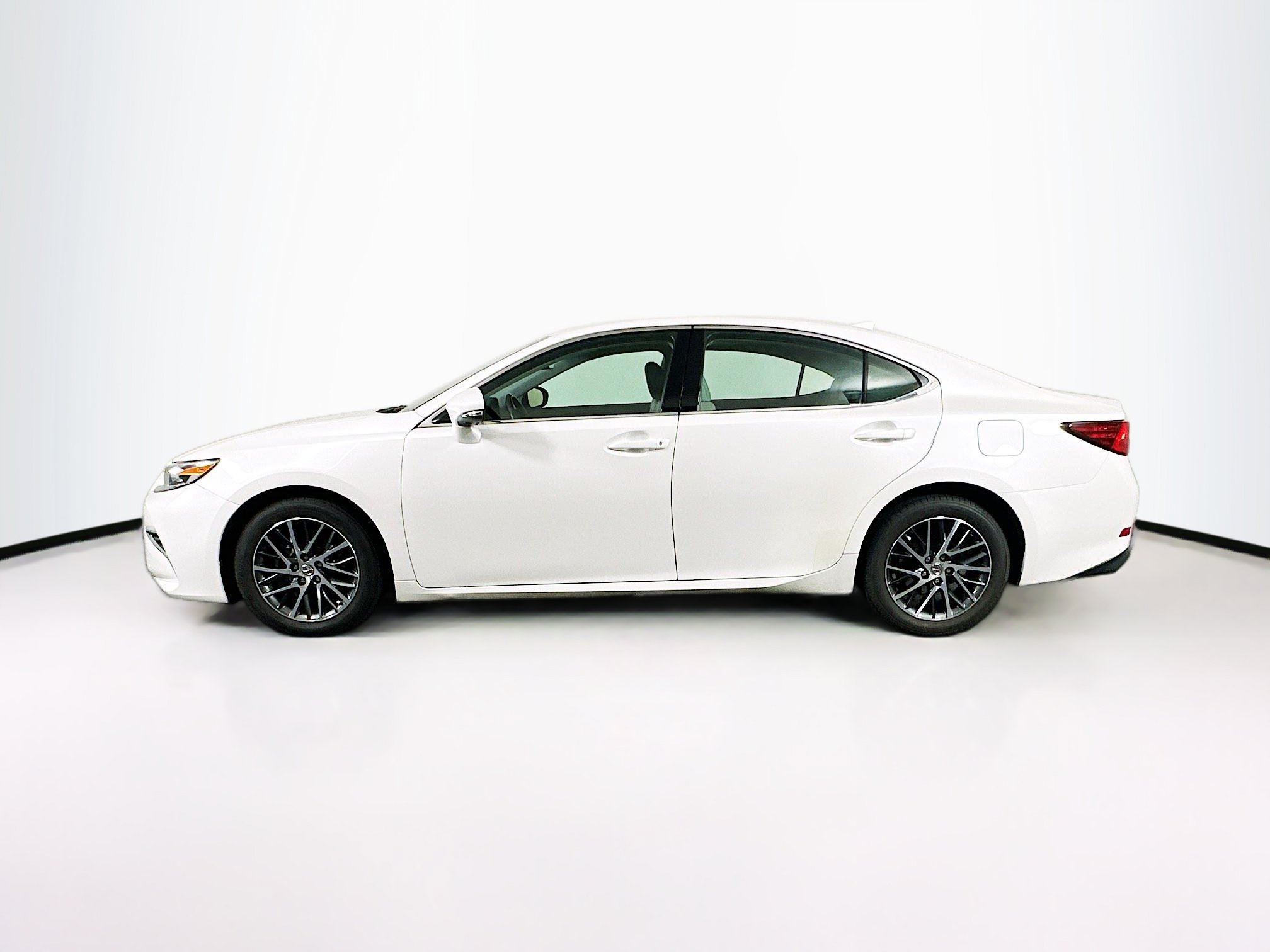 Used 2018 Lexus ES 350 w/ Luxury Package w/Wood Trim FWD image 4