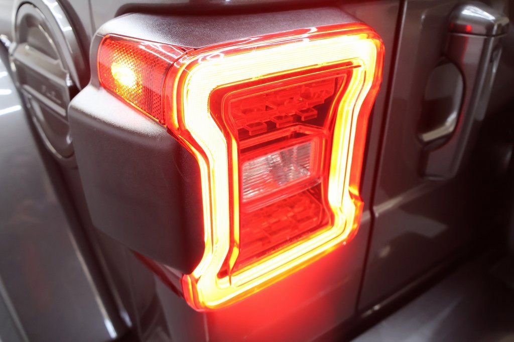 Used 2021 Jeep Wrangler Unlimited Sahara image 30