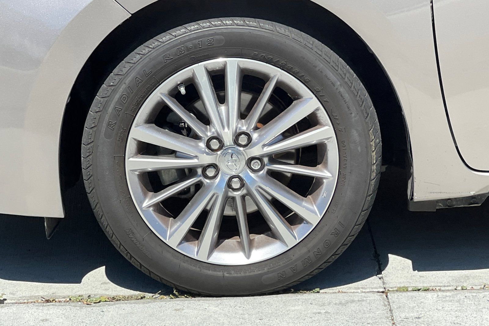 Used 2015 Toyota Corolla LE image 24