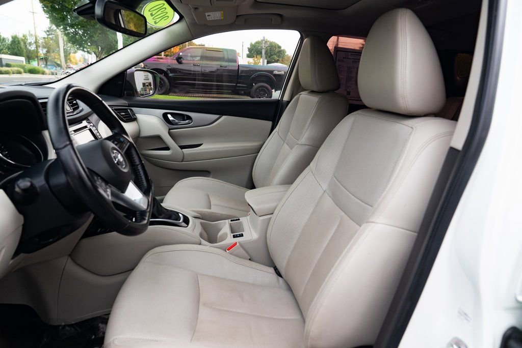 Used 2020 Nissan Rogue Sport SL w/ Premium Package FWD image 19