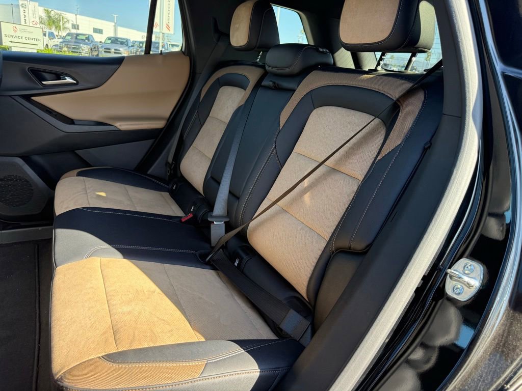 Used 2025 Chevrolet Equinox ACTIV w/ Safety and Technology Package FWD image 4