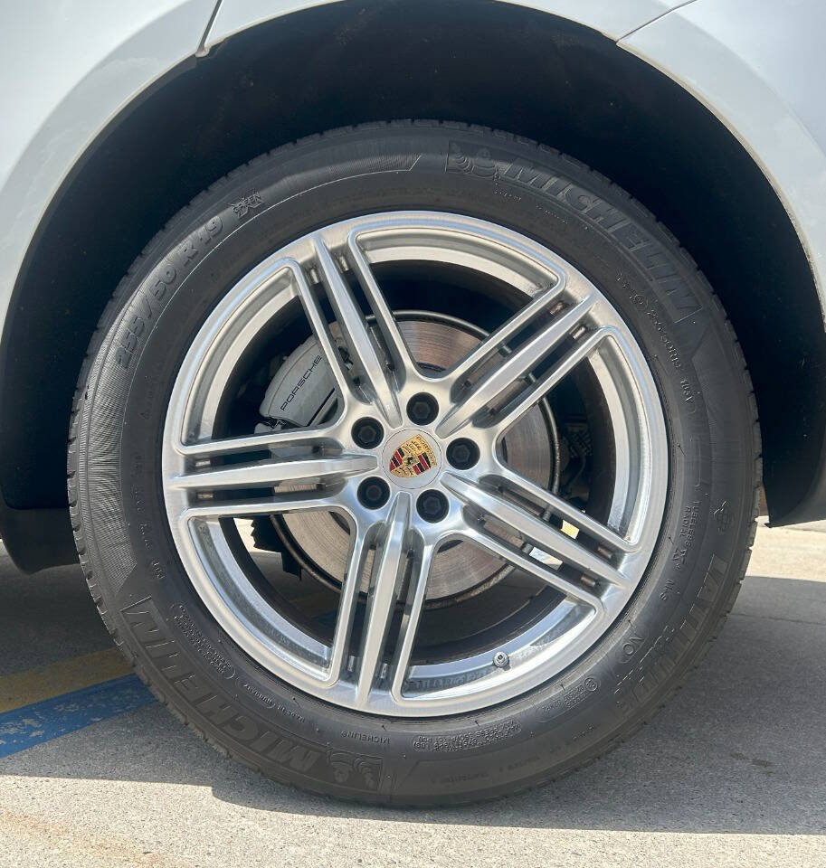 Used 2017 Porsche Macan S image 46