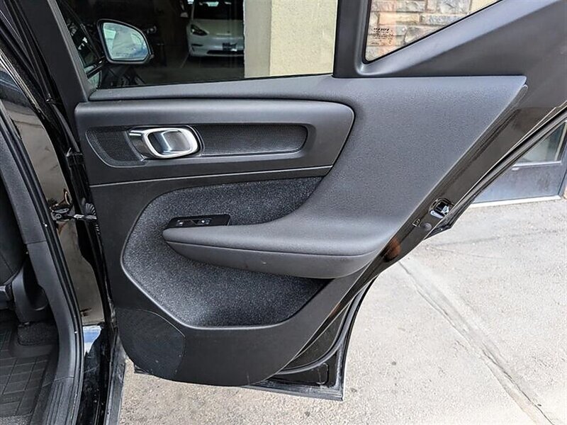 Used 2021 Volvo XC40 P8 Recharge w/ Advanced Package AWD/4WD image 28