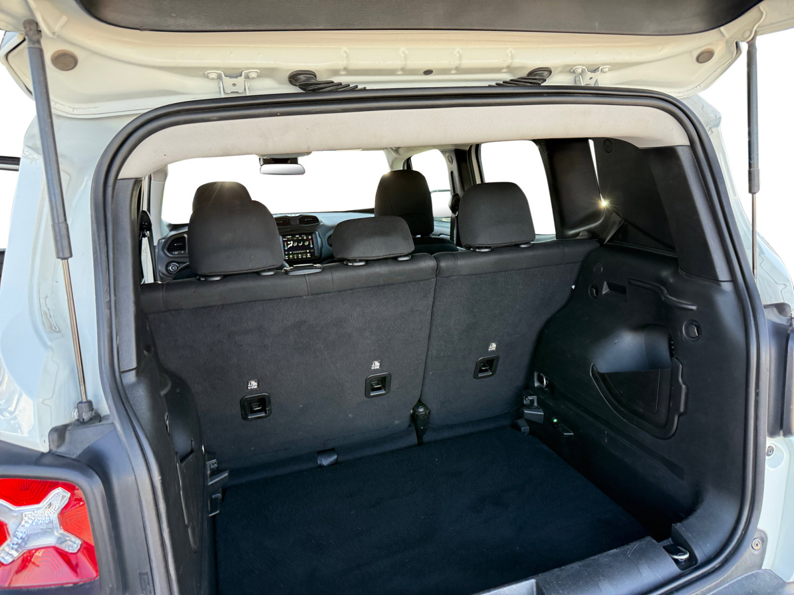 Used 2023 Jeep Renegade Latitude AWD/4WD image 12