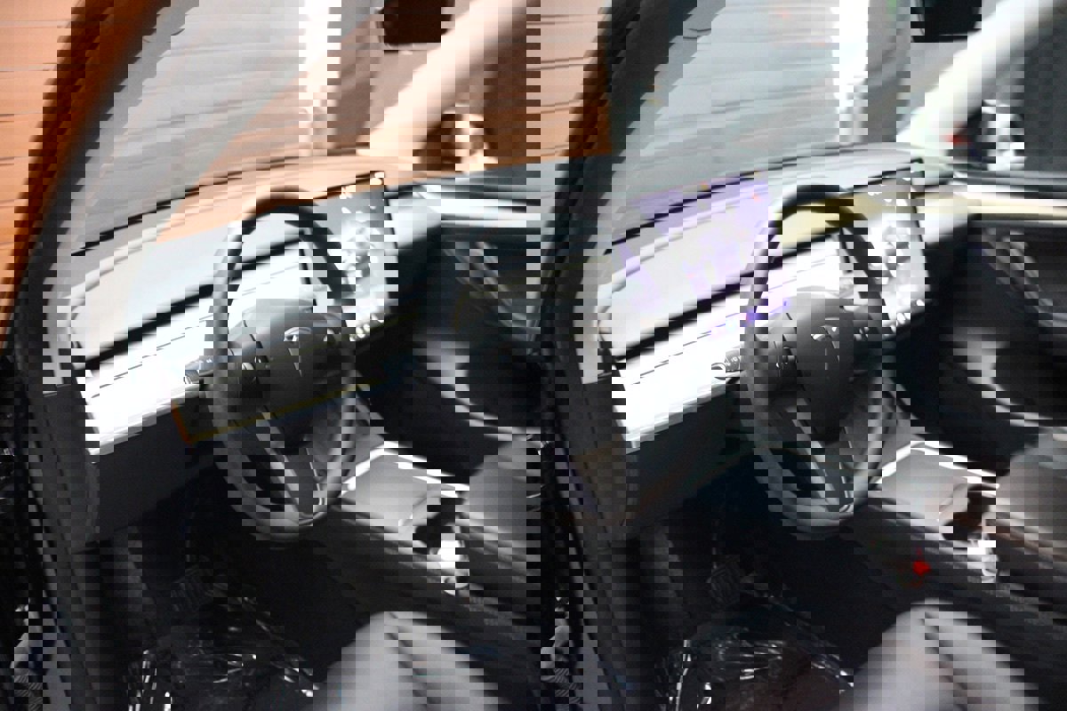 Used 2023 Tesla Model Y Long Range image 27