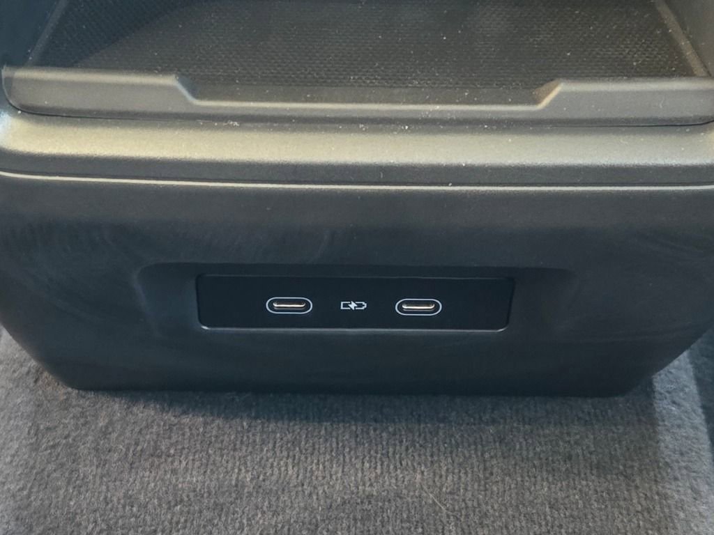 Certified 2024 Porsche Macan 4 Electric image 33