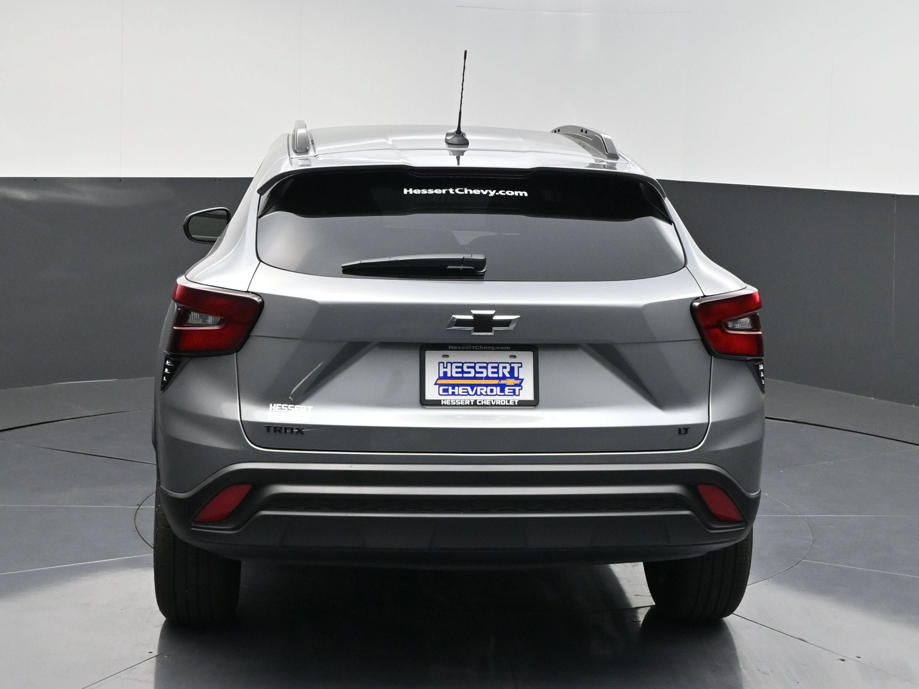 New 2026 Chevrolet Trax LT w/ Sunroof Package FWD image 7