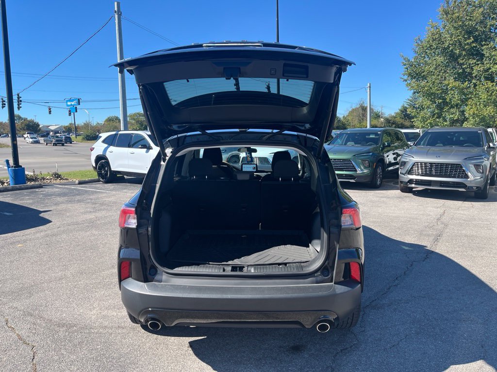 Used 2022 Ford Escape SE w/ SE Sport Appearance Package FWD image 11