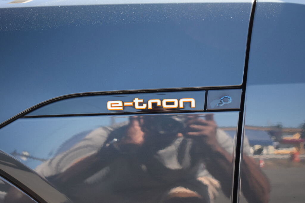 Used 2021 Audi e-tron Premium w/ Convenience Plus Package image 23