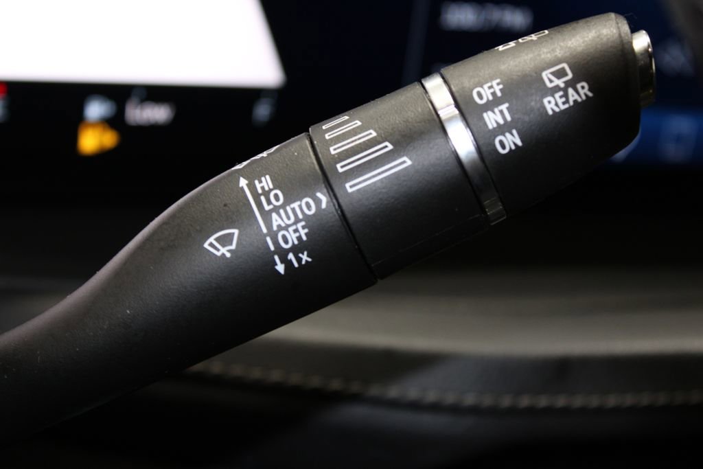 Used 2024 Cadillac XT4 Premium Luxury image 34