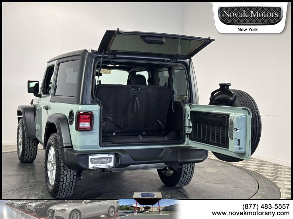 Used 2023 Jeep Wrangler Sport S image 9