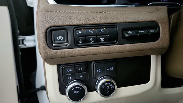 Used 2024 GMC Yukon Denali AWD/4WD image 56