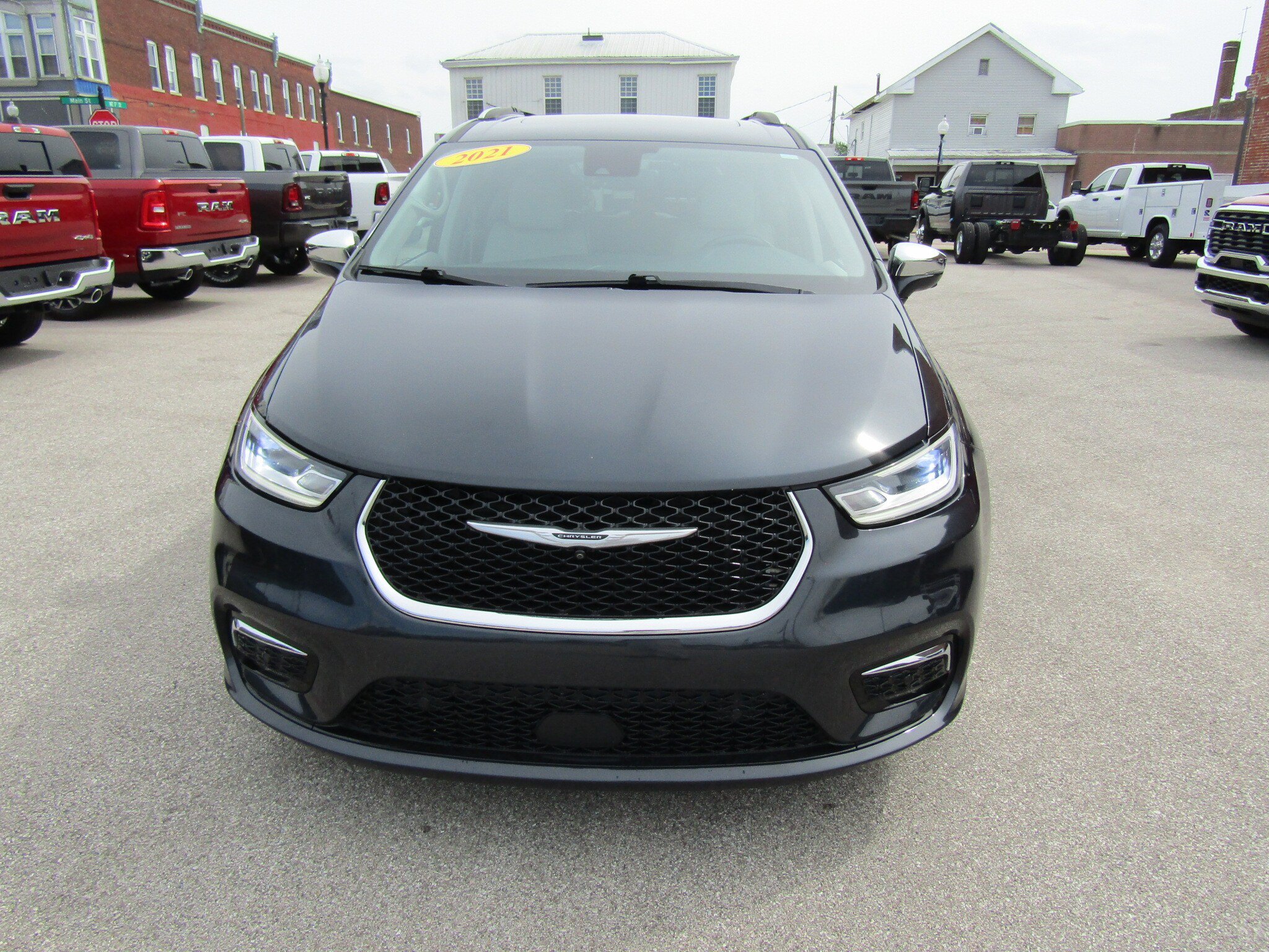 Used 2021 Chrysler Pacifica Limited w/ Premium & Safety Sphere Group AWD/4WD image 8