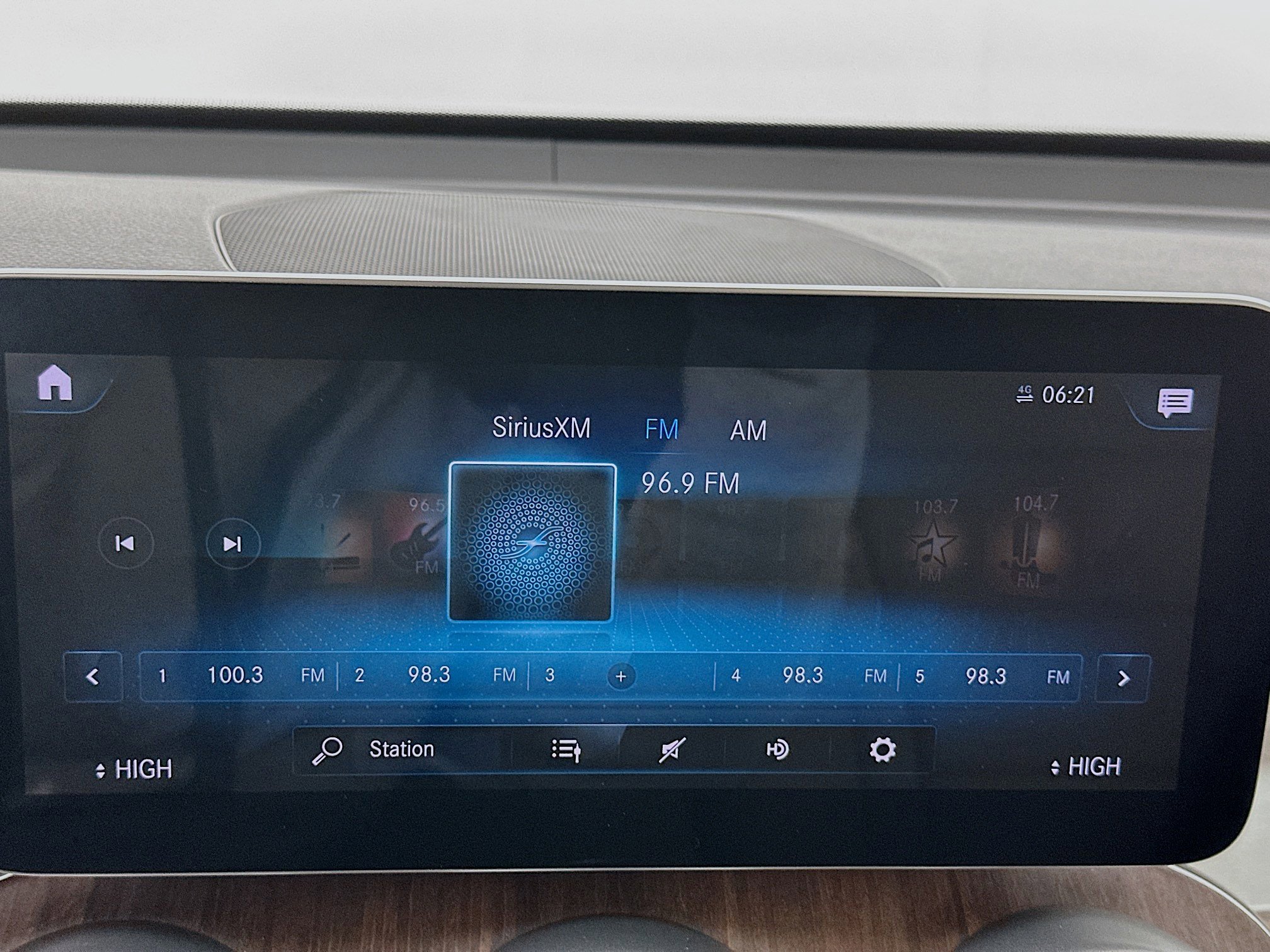 Used 2022 Mercedes-Benz GLC 300 4MATIC w/ Premium Package Lite image 21