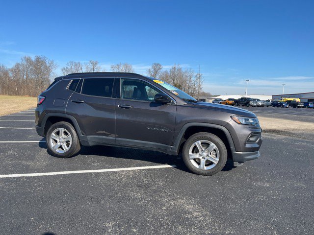 Used 2024 Jeep Compass Latitude image 4