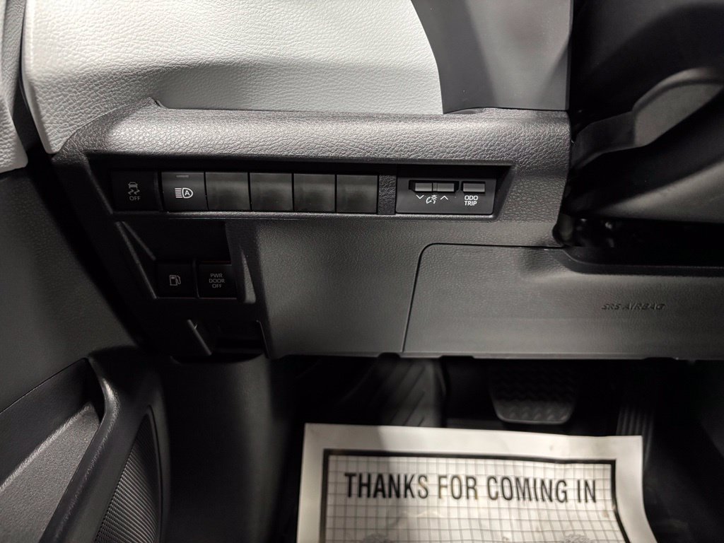Used 2026 Toyota Sienna XLE AWD/4WD image 17