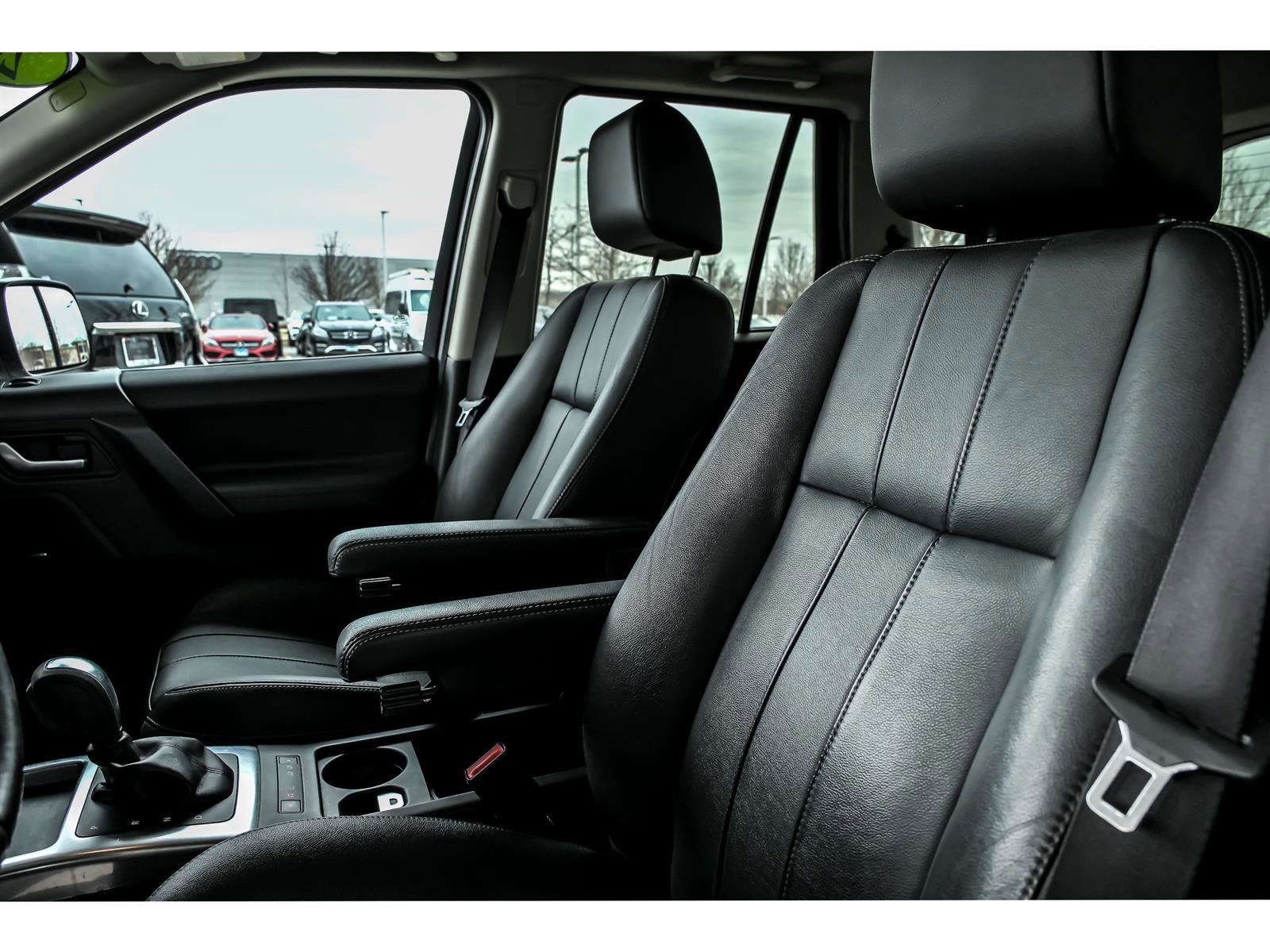 Used 2014 Land Rover LR2 image 12