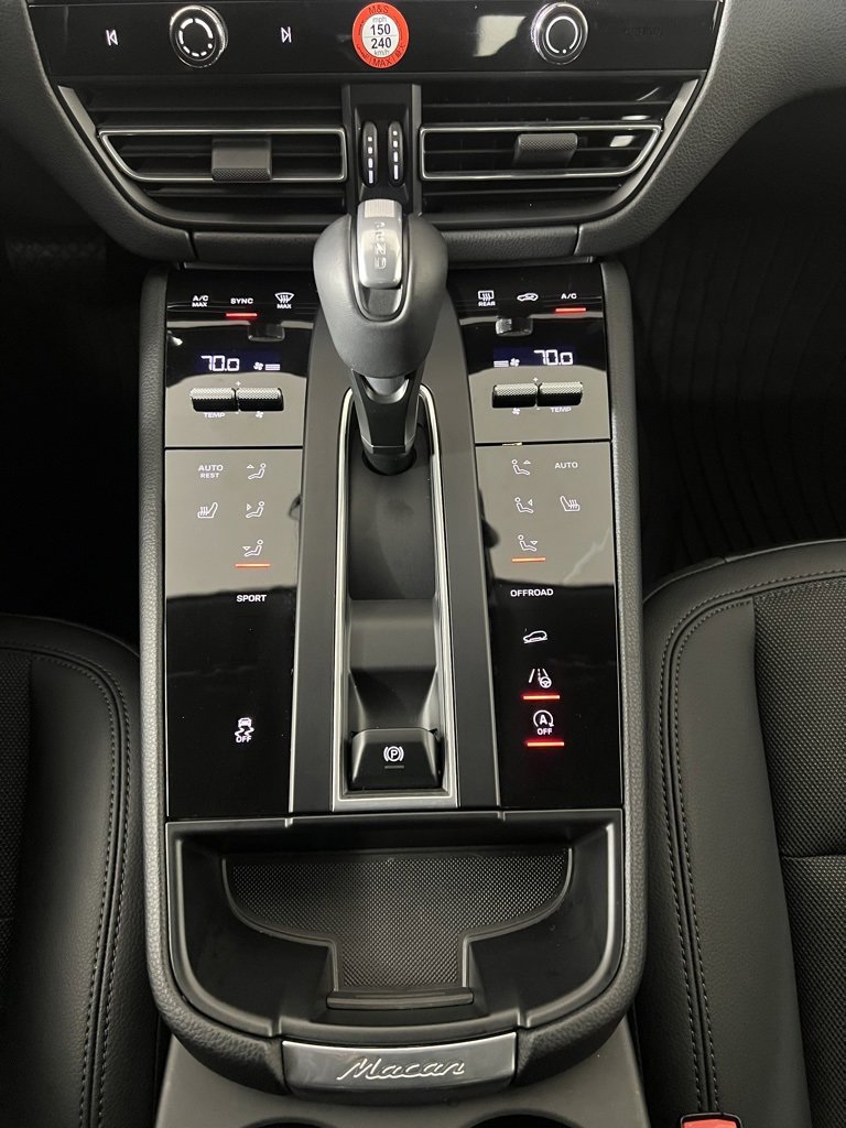 Used 2025 Porsche Macan image 35