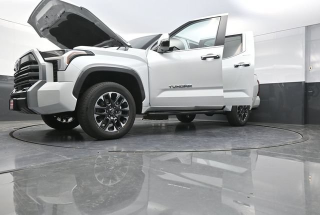 Used 2025 Toyota Tundra Limited AWD/4WD image 32