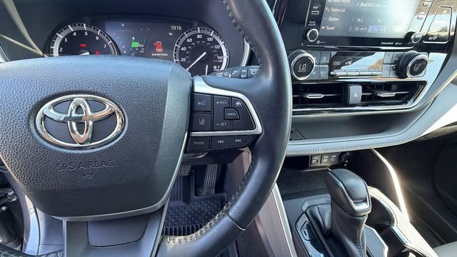 Used 2022 Toyota Highlander XLE AWD/4WD image 28