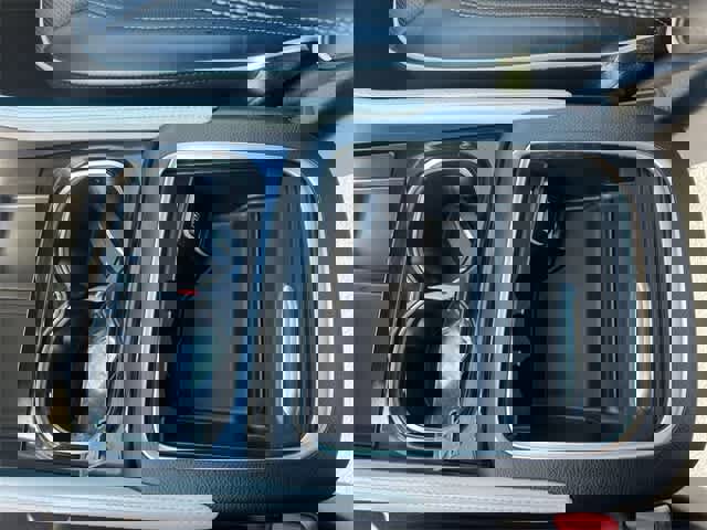 Used 2021 Chrysler Pacifica Limited w/ Uconnect Theater Family Group image 27