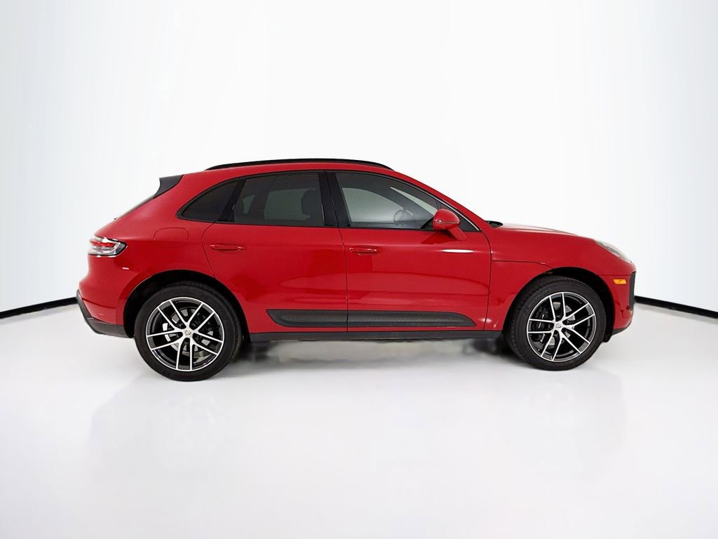 Certified 2025 Porsche Macan AWD/4WD image 8