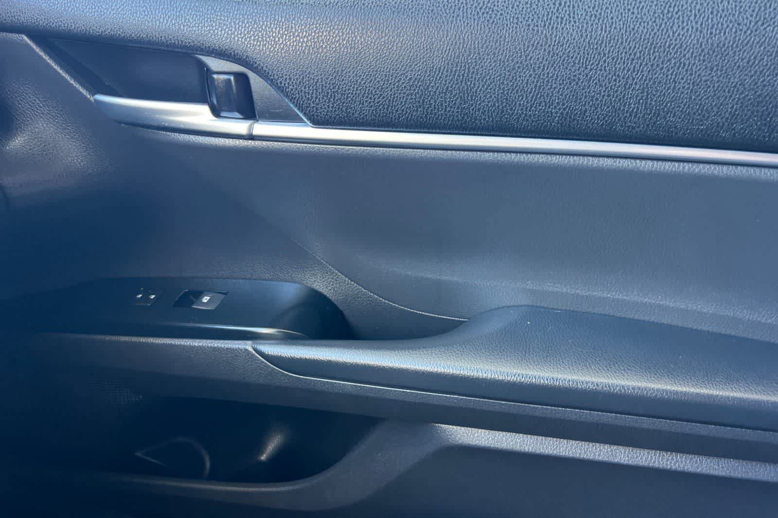 Used 2019 Toyota Camry SE FWD image 19