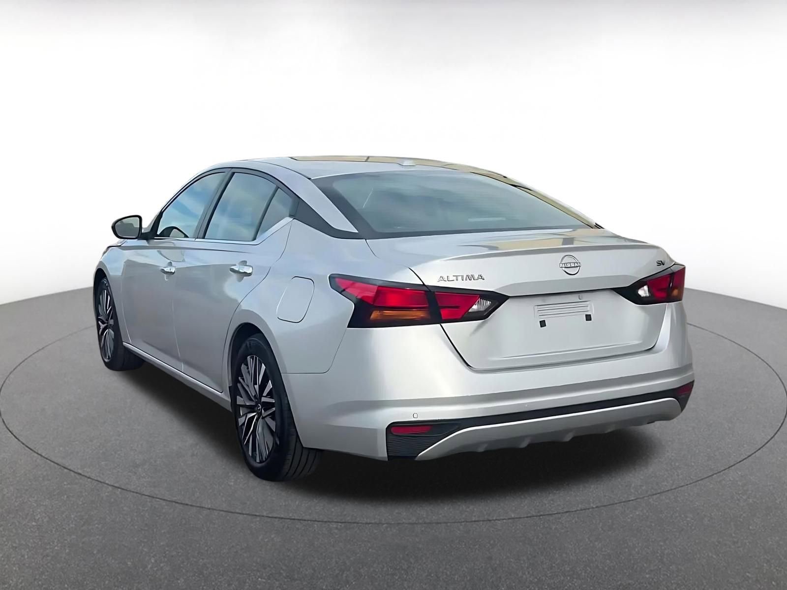 Used 2024 Nissan Altima 2.5 SV image 11