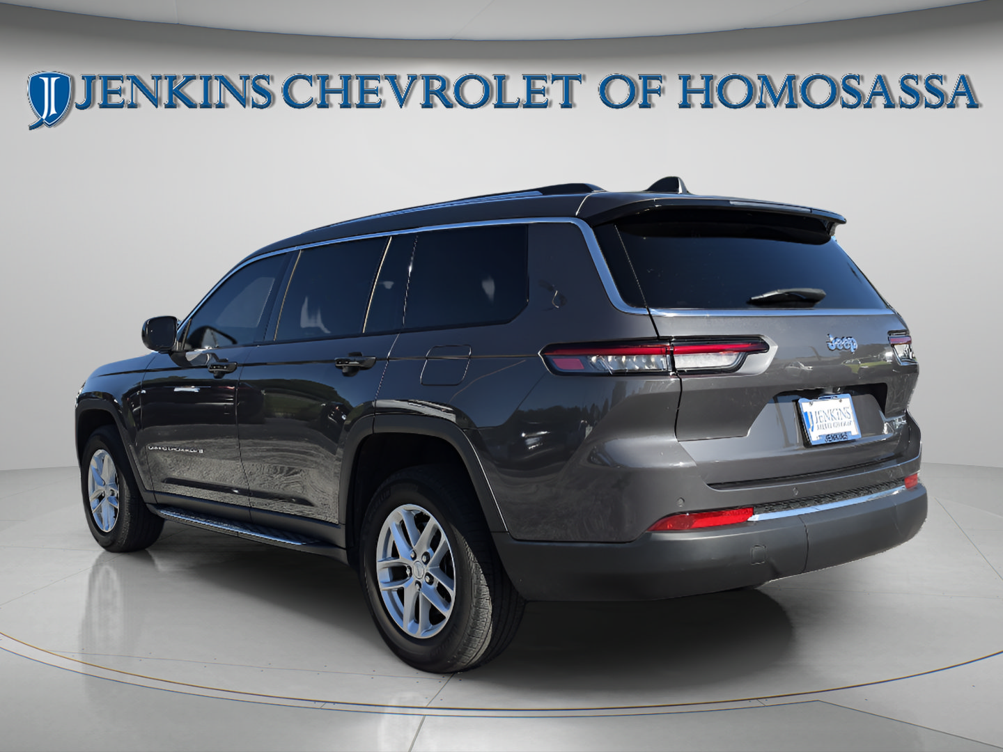 Used 2024 Jeep Grand Cherokee L Laredo RWD image 7