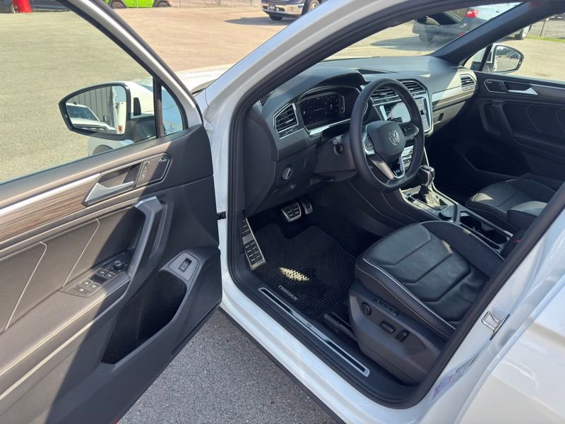Used 2023 Volkswagen Tiguan SEL R-Line image 9