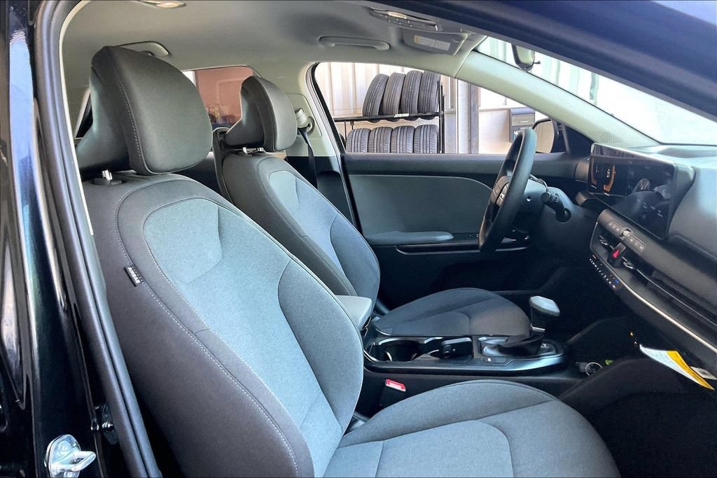 Used 2025 Kia K4 FWD image 25