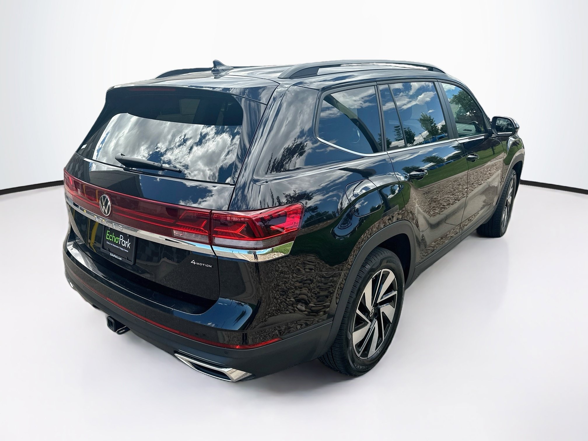 Used 2024 Volkswagen Atlas SE AWD/4WD image 9