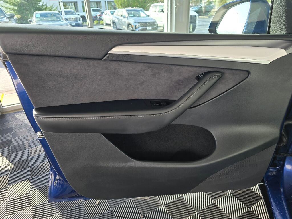 Used 2025 Tesla Model Y Long Range image 20