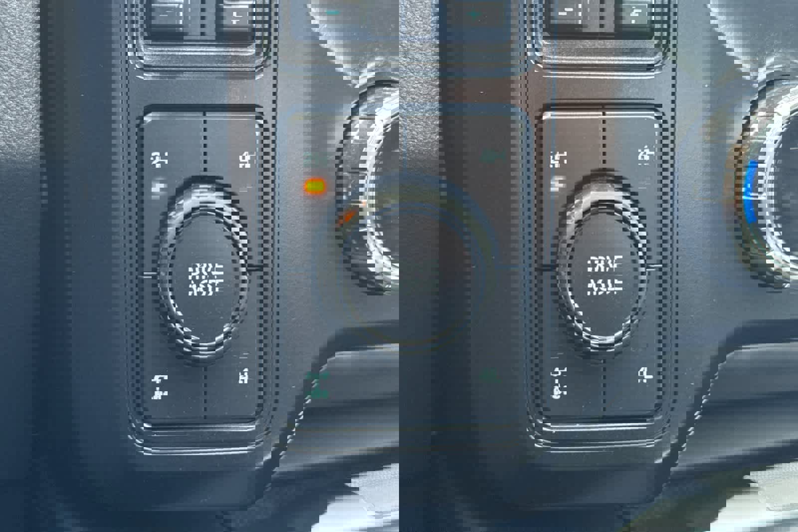 Certified 2025 Ford F350 Platinum image 28