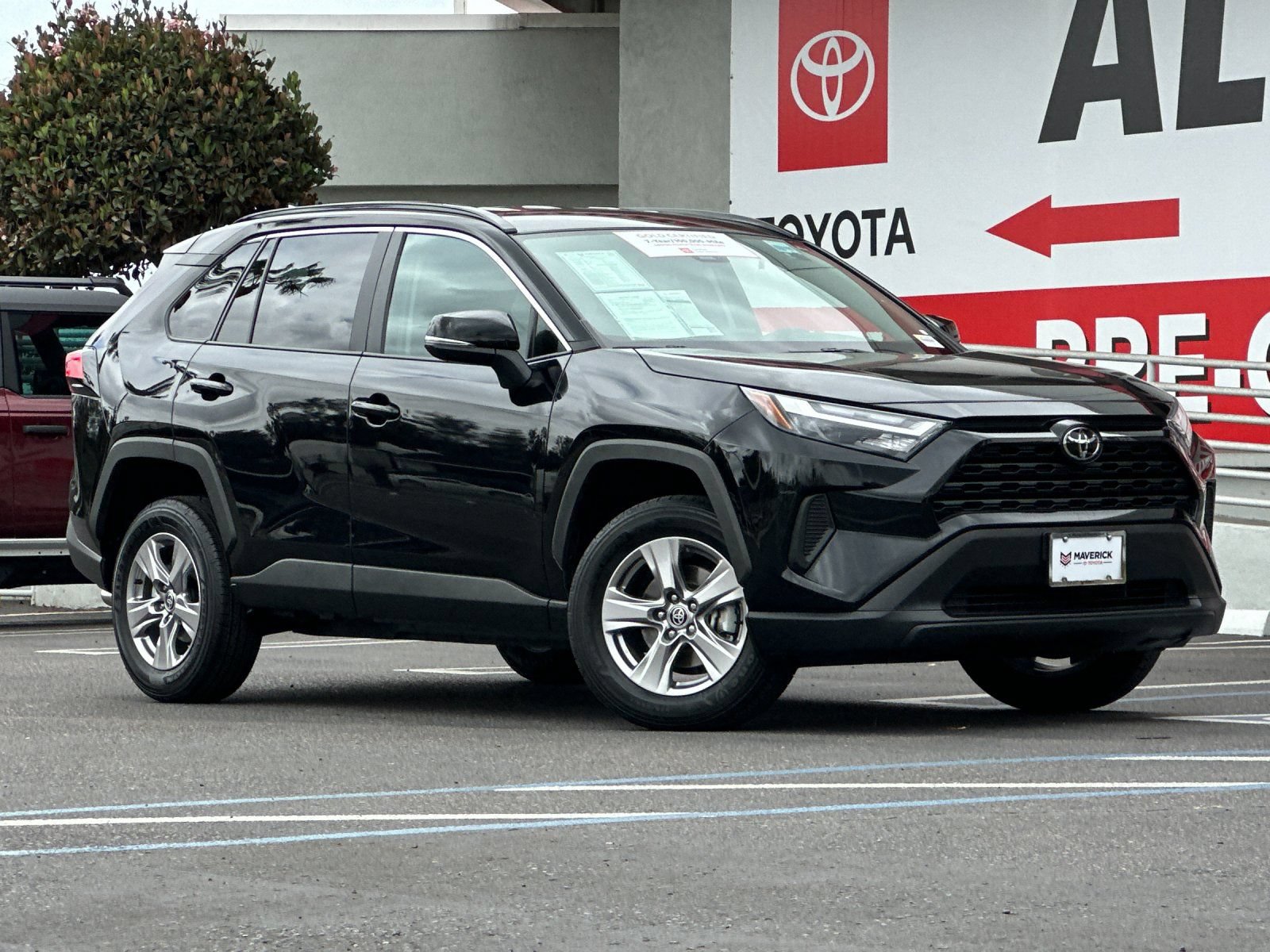 Used 2025 Toyota RAV4 XLE FWD image 7