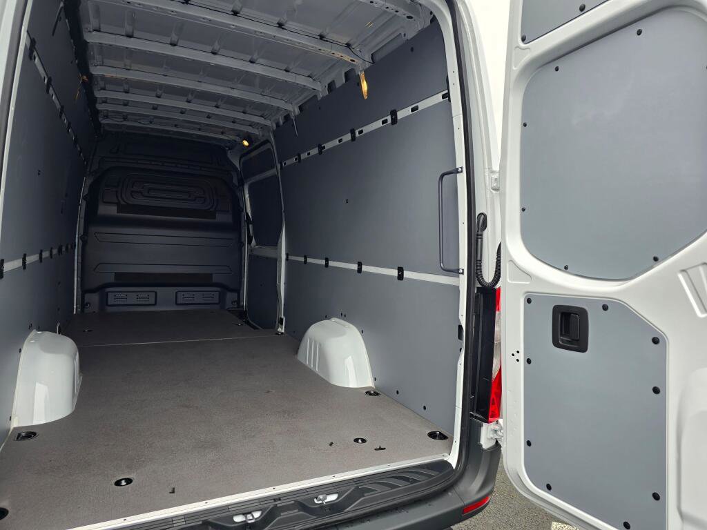 New 2025 Mercedes-Benz Sprinter 2500 image 17