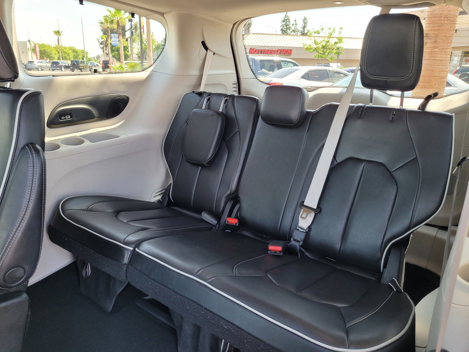 Used 2023 Chrysler Pacifica Limited image 12