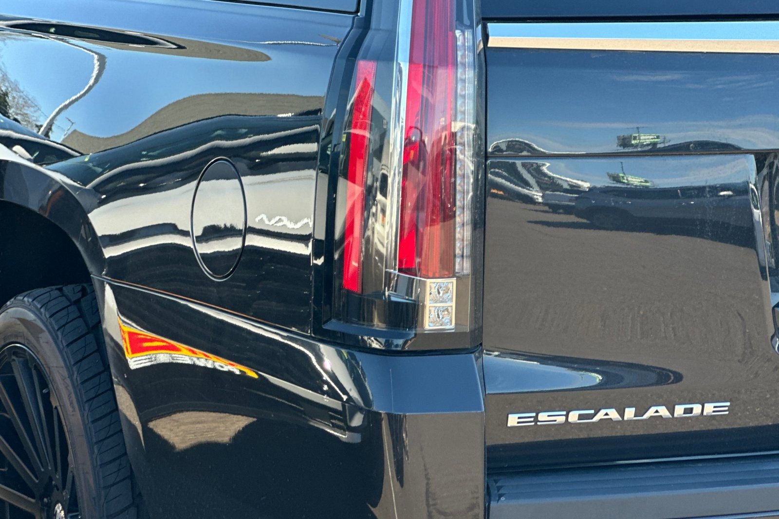 Used 2019 Cadillac Escalade ESV Platinum image 28
