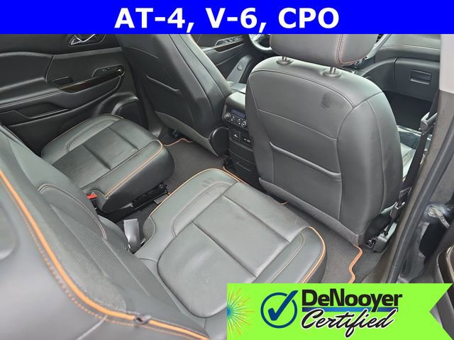 Used 2023 GMC Acadia AT4 image 11