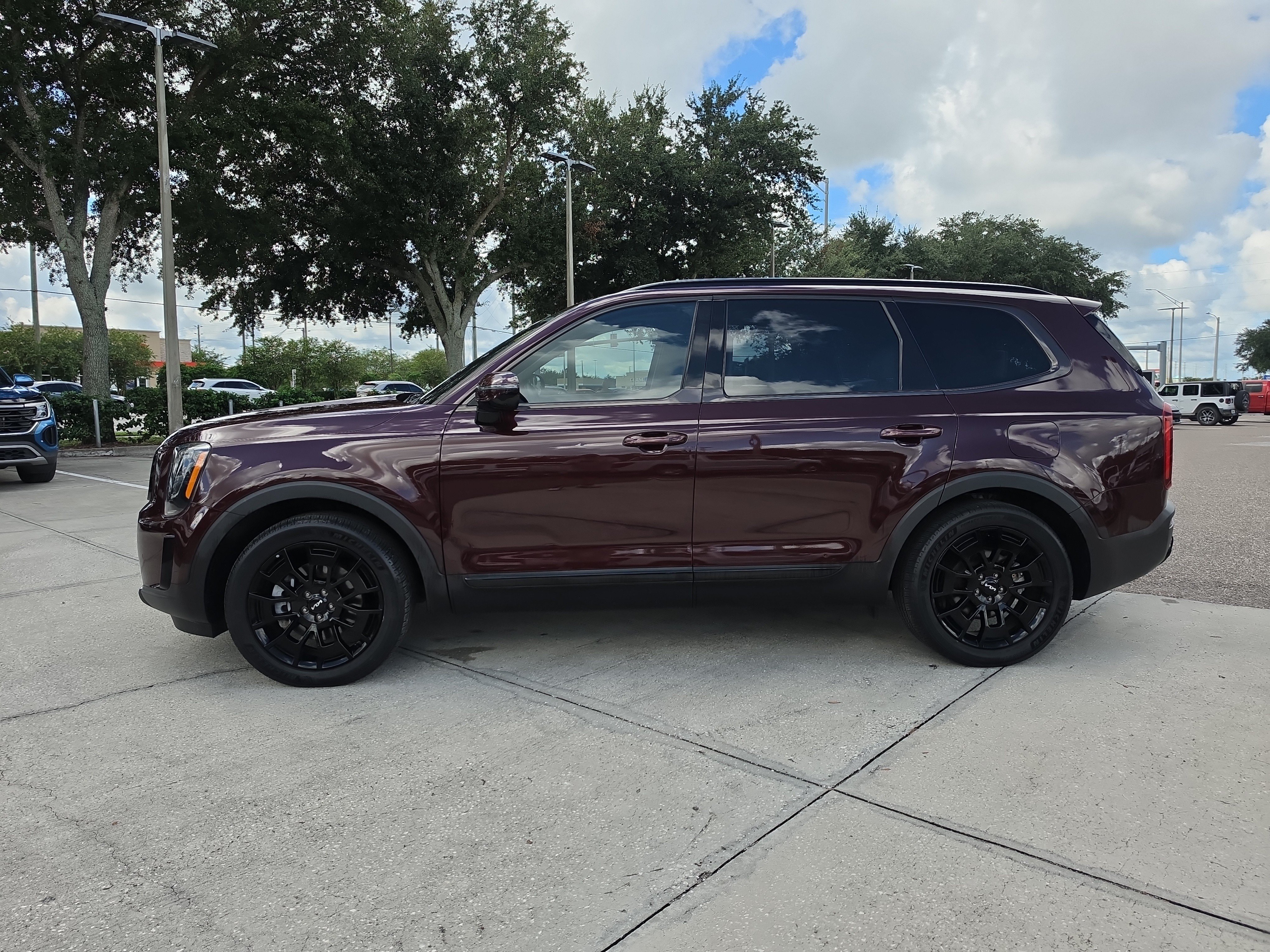 Certified 2022 Kia Telluride SX w/ Nightfall Edition Package AWD/4WD image 5