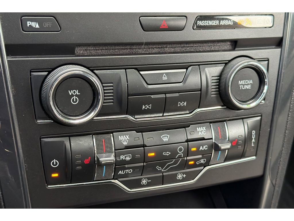Used 2018 Ford Explorer XLT w/ Equipment Group 202A AWD/4WD image 24